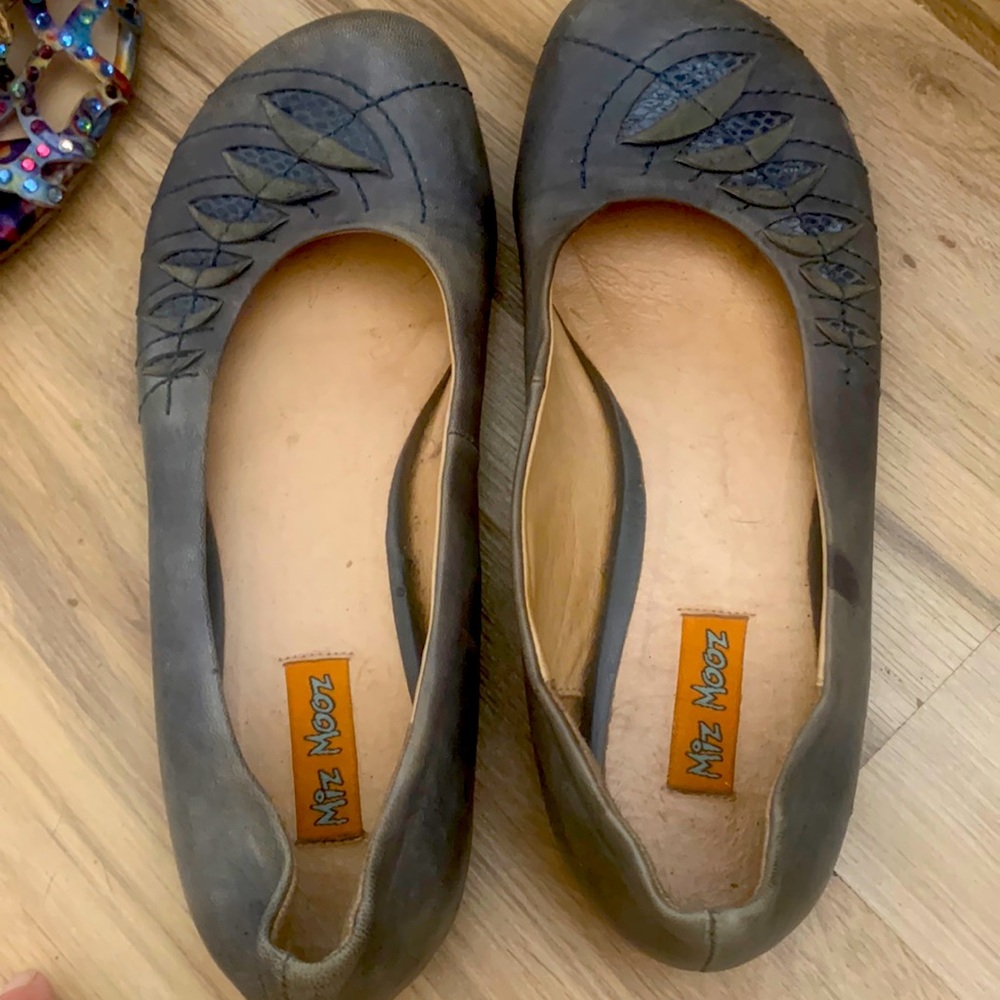 Mix Mooz flat shoes in good condition